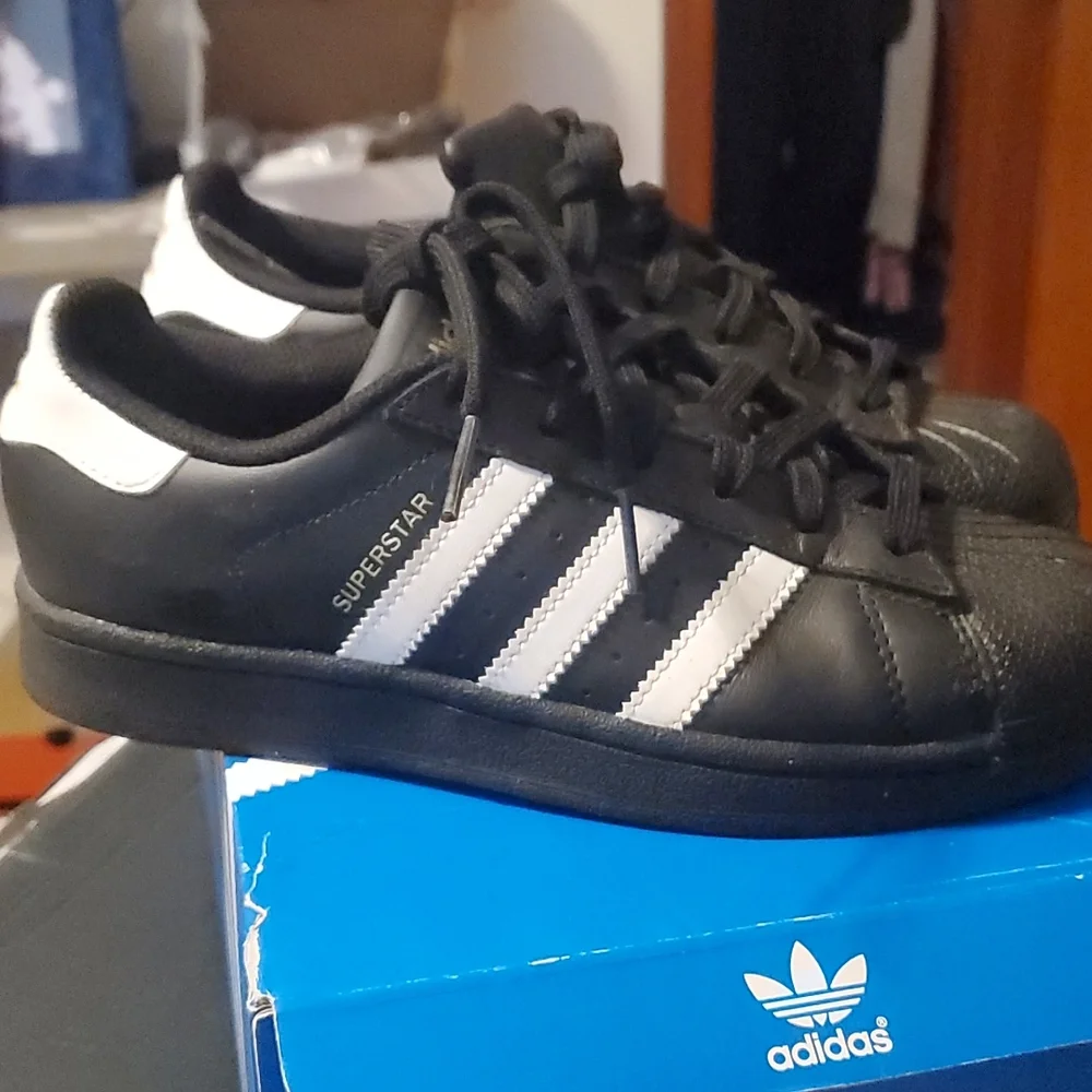 shoes - Picture 2 of 4